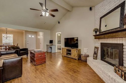 911 Ferndale Ln, Richmond TX  77406-2324 exterior