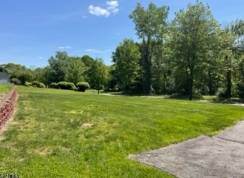 11 Crimson Ln, Dover NJ  07803-2444 exterior