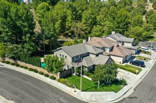 8730 Foxhollow Dr, Anaheim CA  92808-1674 exterior