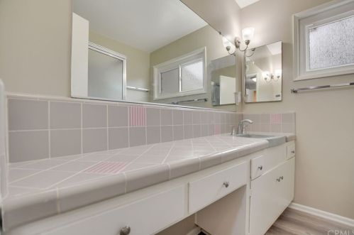 2918 Westridge Rd, Riverside CA  92506-4454 exterior