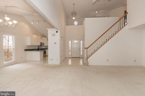 392 Sanford Dr, Fredericksburg, VA 22406-1007