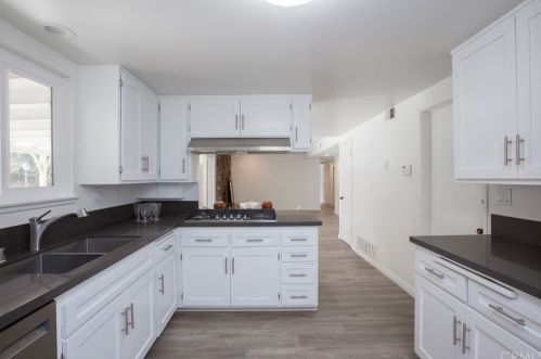 5560 Wentworth Dr, Riverside CA  92505-3156 exterior