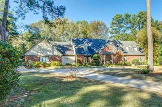 77 Grove Park Cir, Memphis, TN 38117-3114
