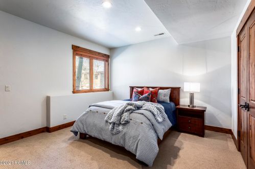 6050 Mtn Rnch Dr, Park City UT 84098-6177 exterior