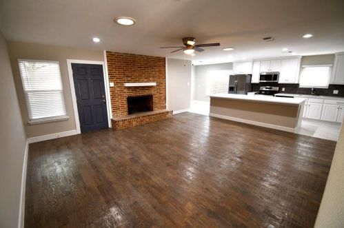 213 Scotland Dr, Irving TX  75062-8605 exterior