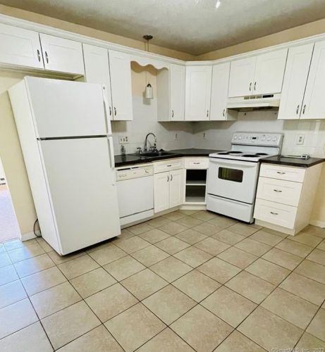 33 River St, Windsor, CT 06095-1389