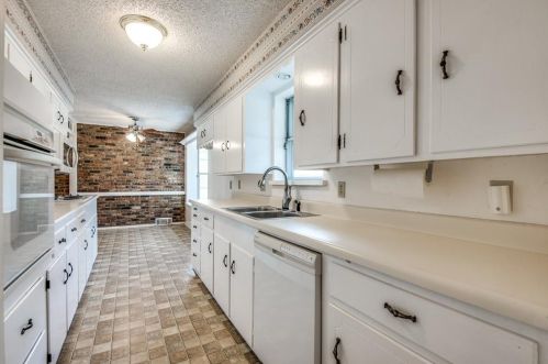 809 Tanglewood Dr, Irving TX 75061-6815 exterior