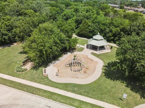 1412 Baker Dr, Cedar Hill TX 75104-1342 exterior