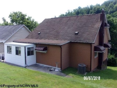 769 Traction Ave, White Hall, WV 26554-1132