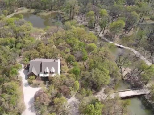 7200 Brady Oaks Dr, Fort Worth TX  76135-9055 exterior