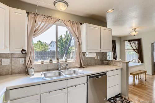 5694 Quemoy Ct, Aurora CO 80018-3133 exterior