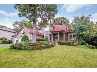 3222 Red Oak Dr, Saint Paul, MN 55121-2336