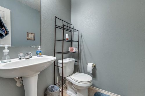 1461 Hedgewood Trl, Fort Worth TX  76112-4455 exterior