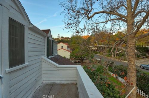 2473 Bywood Dr, Glendale CA  91206-4725 exterior