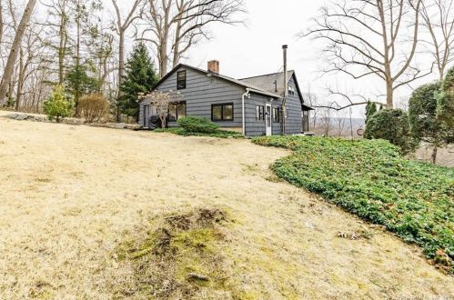 21 Great Quarter Rd, Sandy Hook CT  06482-1560 exterior