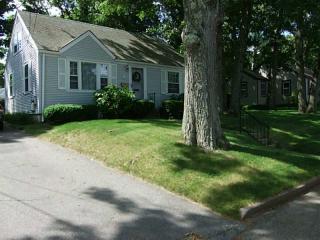 22 Woodstock Dr, Warwick, RI 02889-2318