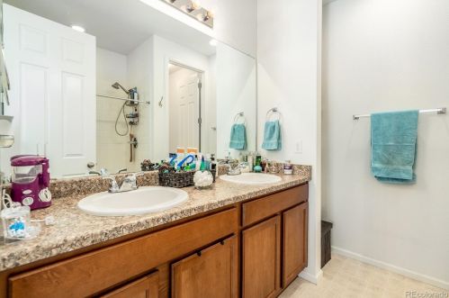 273 Kewaunee Way, Aurora CO 80016-4327 exterior