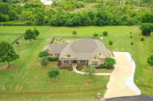 10517 Hackamore Cir, Midlothian, TX 76063-8201