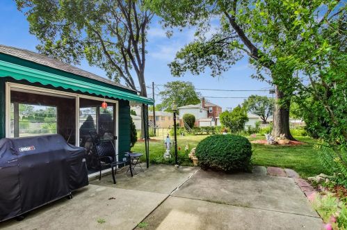 7627 Kedzie St, Niles IL  60714-2531 exterior