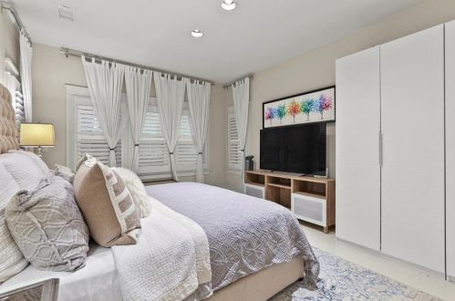 4332 Avondale Ave, Dallas TX  75219-3115 exterior