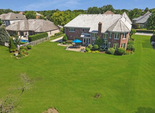 4 Loblolly Ct, Lemont IL  60439-7744 exterior