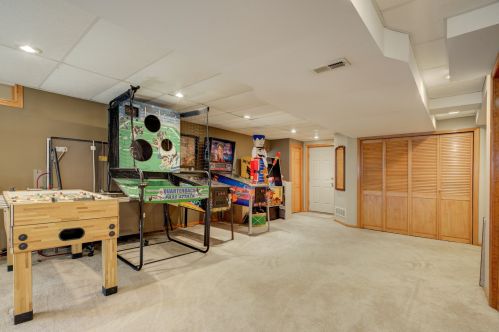 890 Somerset Dr, Carol Stream IL  60188-6078 exterior