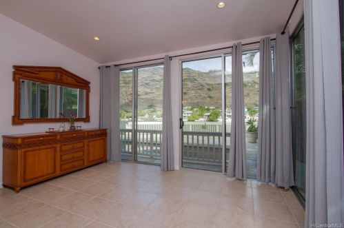 6857 Niumalu Loop, Honolulu HI  96825-1646 exterior