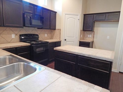 142 Creekside Villa Dr, Uhland TX  78640-6440 exterior