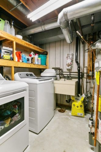 1718 Hickory Hill Dr, Saint Paul MN  55122-2410 exterior