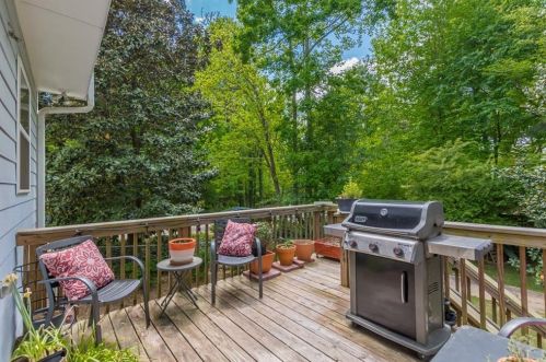 1648 Beacon Hill Blvd, Atlanta GA  30329-2556 exterior