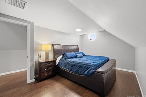 2 Sea Breeze Ave, Niantic CT  06357-3415 exterior