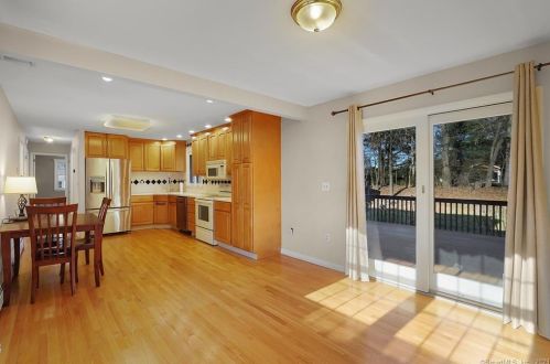 54 Saginaw St, Wapping CT  06074-2122 exterior