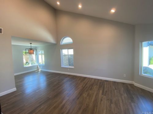 8 Henry, Irvine CA  92620-3256 exterior