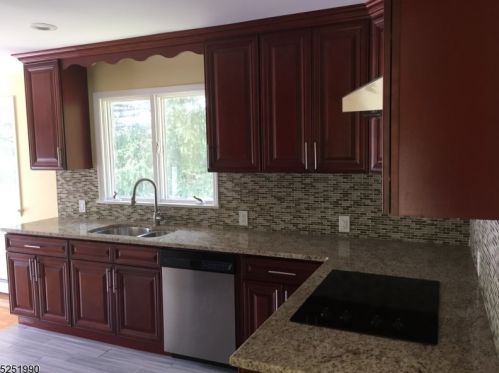 5 Nerewood Rd, Dover, NJ 07869-3114