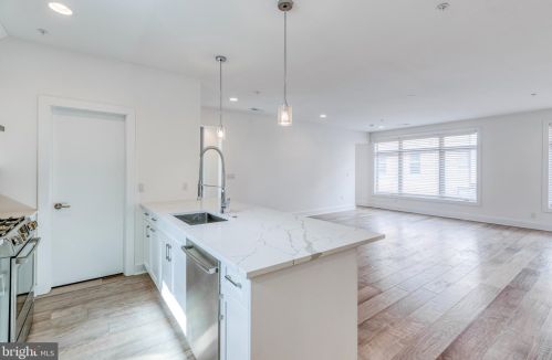 844 3rd St, Philadelphia, PA 19147-3328