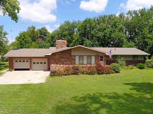2928 48th St, Newton, KS 67114-9305