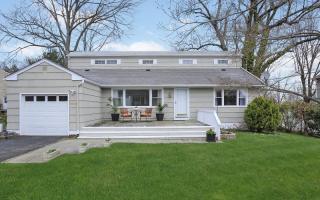 19 Rosewood Dr, Madison, NJ 07940-1120