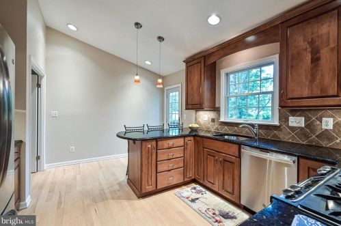 9010 Parliament Dr, Springfield VA  22015-2152 exterior