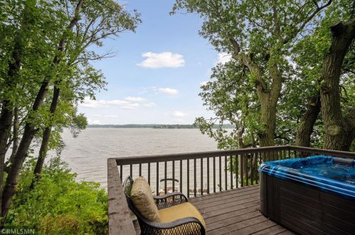 1735 Shoreline Blvd, Prior Lake, MN 55379-9154