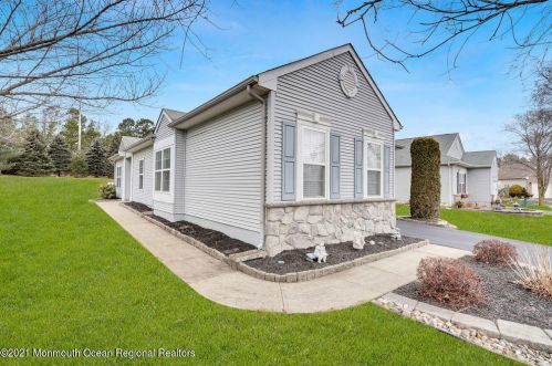 34 Saxony Cir, Lakehurst, NJ 08759-6193