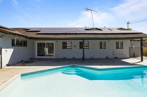9241 Thistle Rd, Anaheim CA  92804-2327 exterior