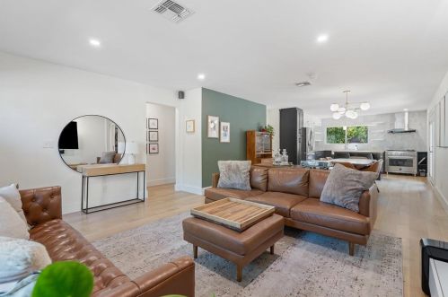 5101 Creekline Dr, Austin TX  78745-2227 exterior