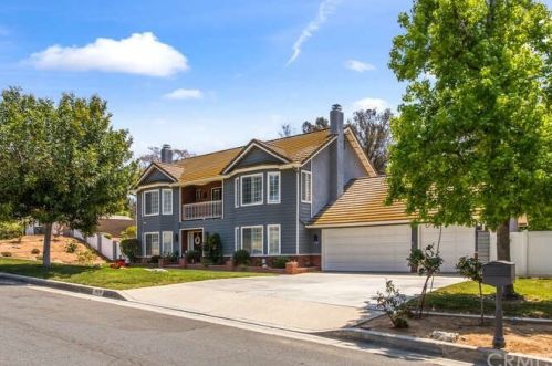 1474 Matterhorn Dr, Riverside, CA 92506-5444