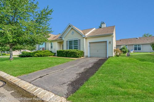 1 Carriage Rd, Lakehurst, NJ 08759-5156