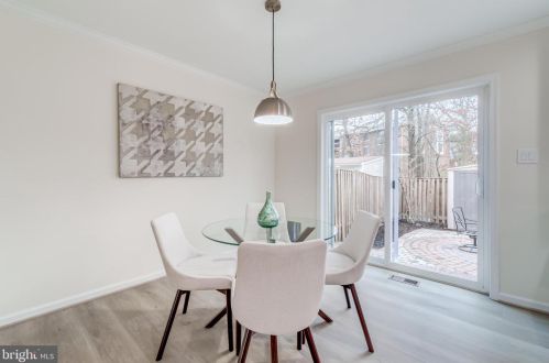 8527 Bauer Dr, Springfield VA  22152-2345 exterior