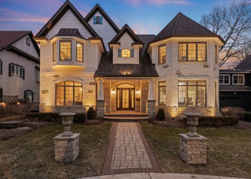 646 Wright St, Naperville, IL 60540-6734