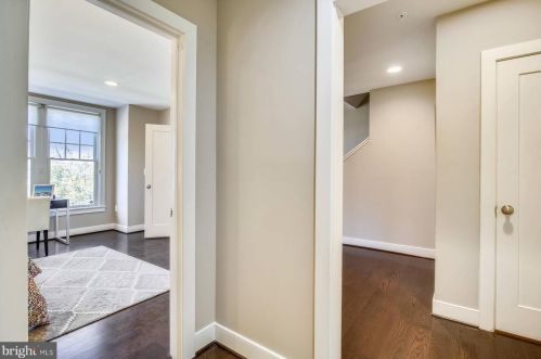 642 Ellsworth Dr, Silver Spring MD 20910-4301 exterior