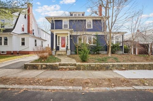 11 Ruthven St, Providence, RI 02906-4816