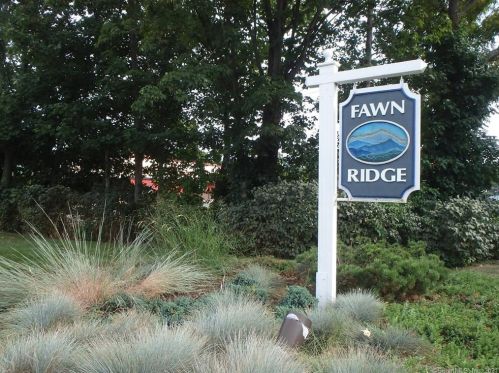 1 Fawn Ridge Ln, Wilton CT  06897-4432 exterior