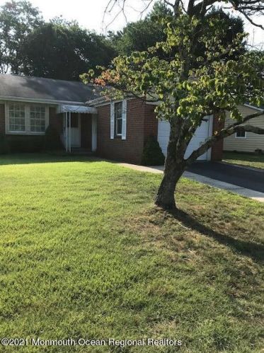 16 Hudson Pkwy, Lakehurst, NJ 08759-1765